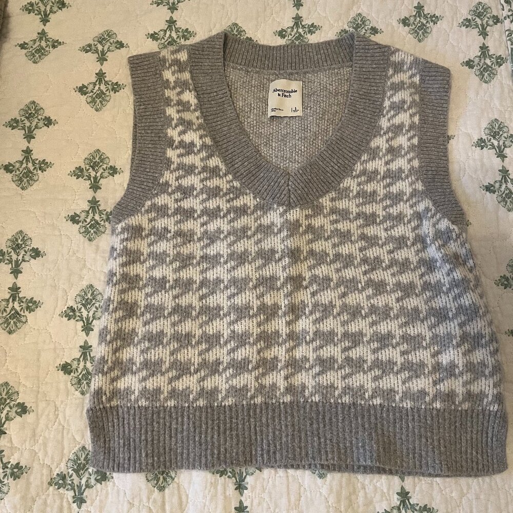 Abercrombie- Houndstooth Sweater Vest (S)